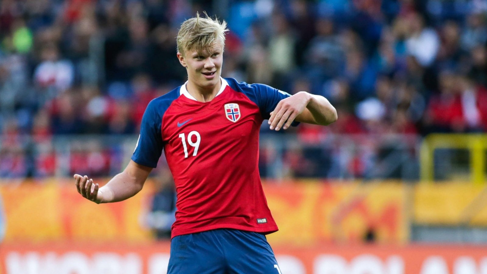 欧冠进球榜更新：莱万连续进球,（欧冠射手榜更新：莱万连场破门）