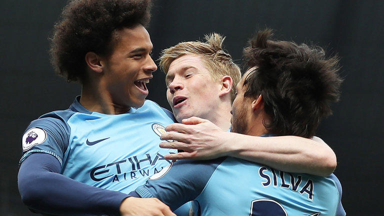 汤普森14分＆弗拉格低迷，独行侠半场4分领先（汤普森拿下14分，弗拉格状态低迷，独行侠半场领先4分）