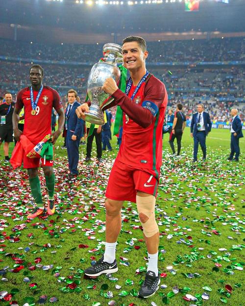 TA：利物浦的埃利奥特需要做出改变，德甲或许是完美之选（TA：利物浦埃利奥特亟需转变，德甲或成理想去处）