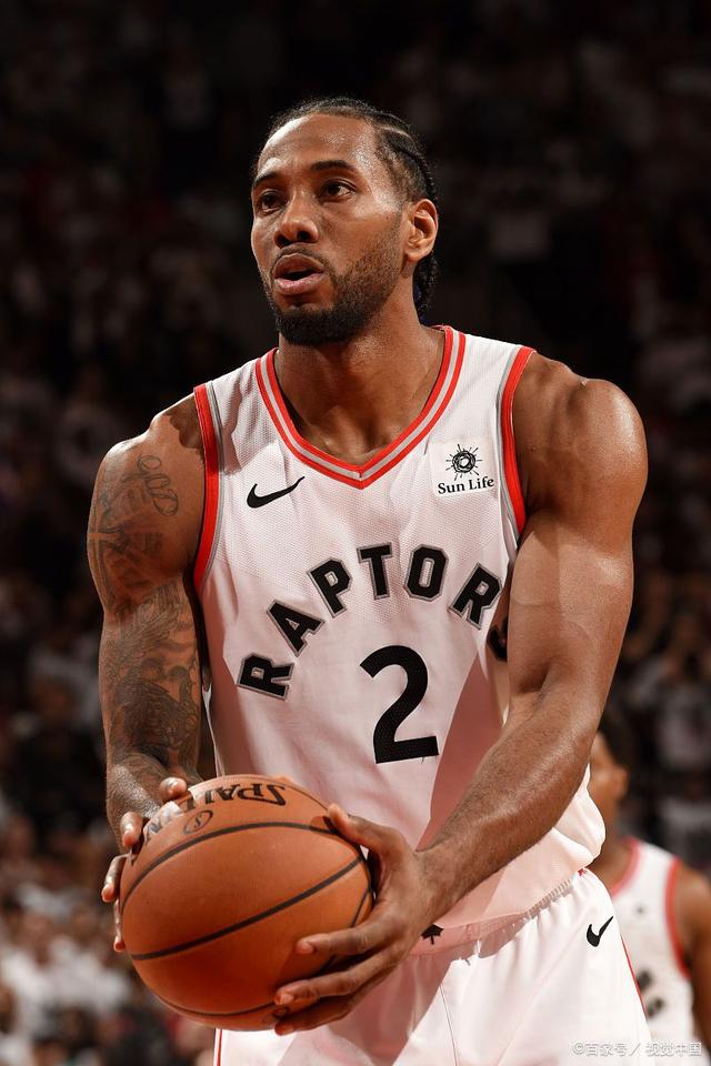 回馈家乡父老，河南队杨意林为后林村80岁以上老人发放礼品（河南队杨意林回馈桑梓，向后林村80岁以上老人发放礼品）