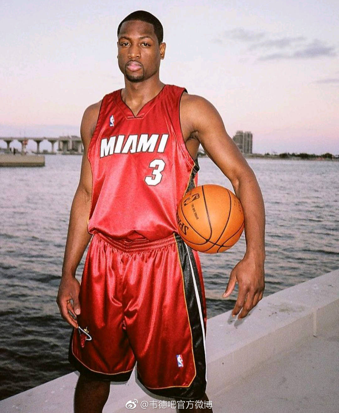 历史首次首发！埃迪vs杨瀚森跳球（迎来首次首发，埃迪与杨瀚森中圈争球）