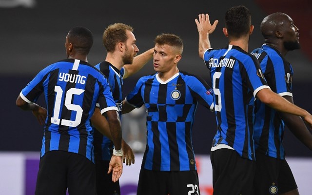 篮球勇士球员三分纪录被打破，全场致敬（勇士球员三分纪录遭刷新，全场起立致敬）