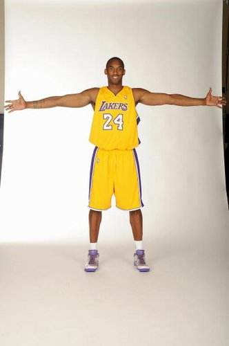 中超国内球员限薪500万元 俱乐部签“阴阳合同”将降级（中超设国内球员年薪上限500万，俱乐部签“阴阳合同”将被降级）