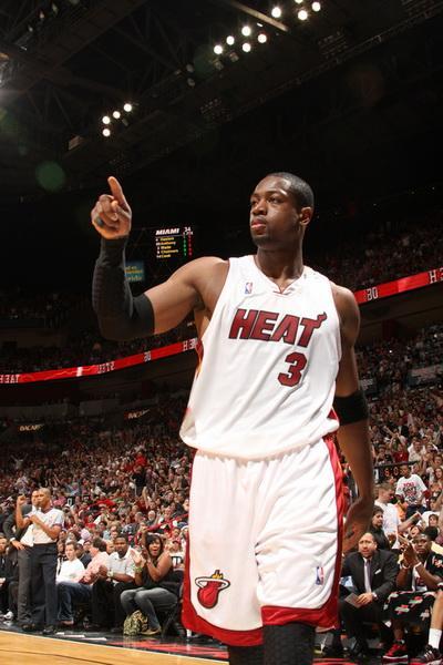 湖人末节爆发战胜掘金（湖人末节发力力克掘金）